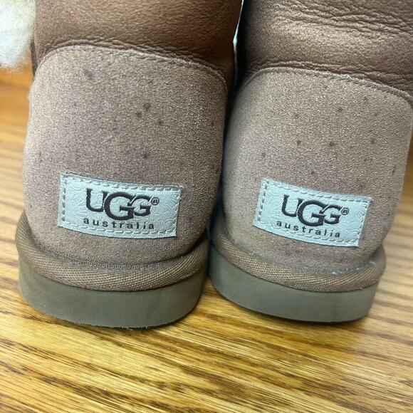 UGG Bailey Button Size 7 Boot Bootie Snow Winter - Picture 2 of 11
